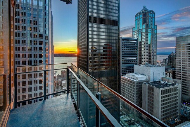 Building Photo - 5th and Madison Condominiums ~ Downtown Seattle