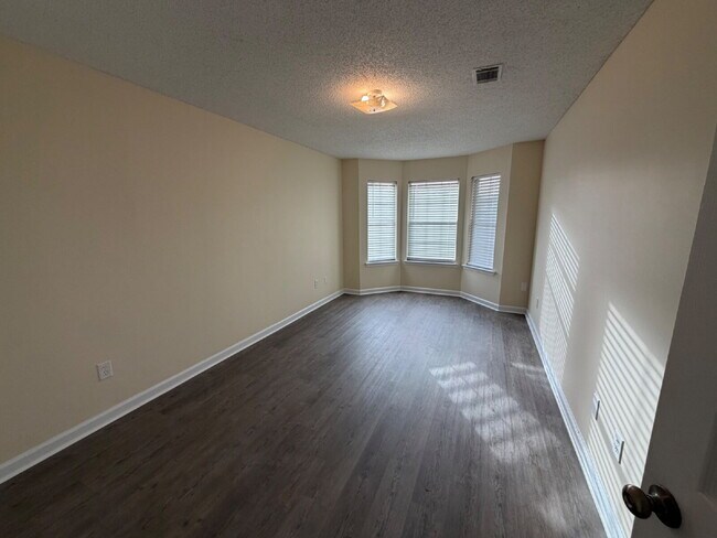 Building Photo - House for Rent