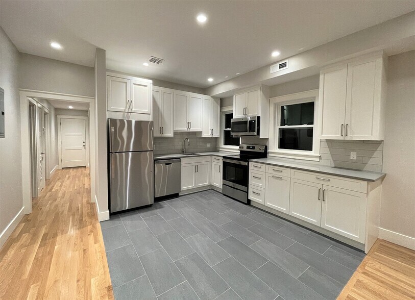 Building Photo - 70 Spring St