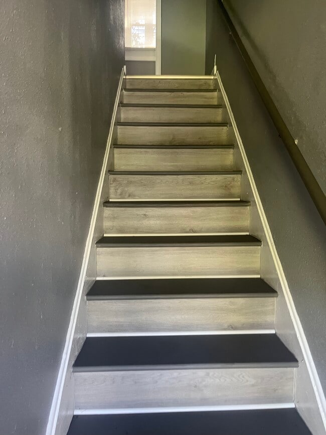 Building Photo - 2107 Meriwood Dr