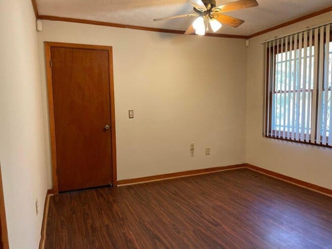 Building Photo - Charming 3 bedroom house in great shape