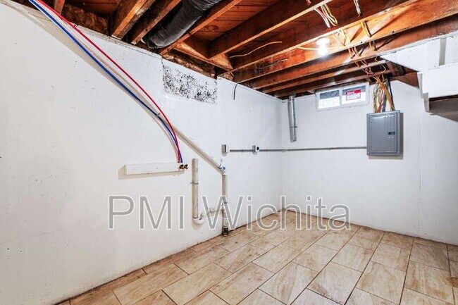 Building Photo - 1147 Inverness Dr