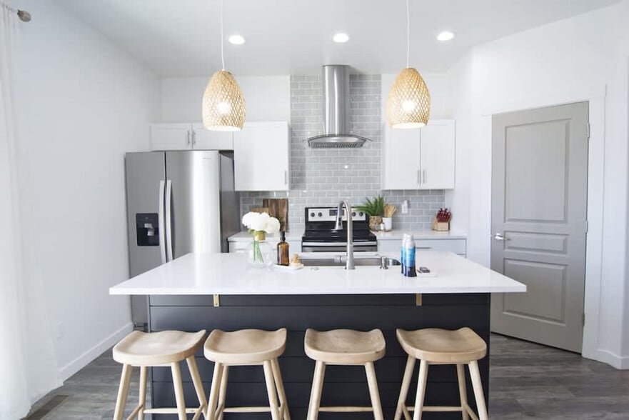 Building Photo - 2092 W Bella Ln