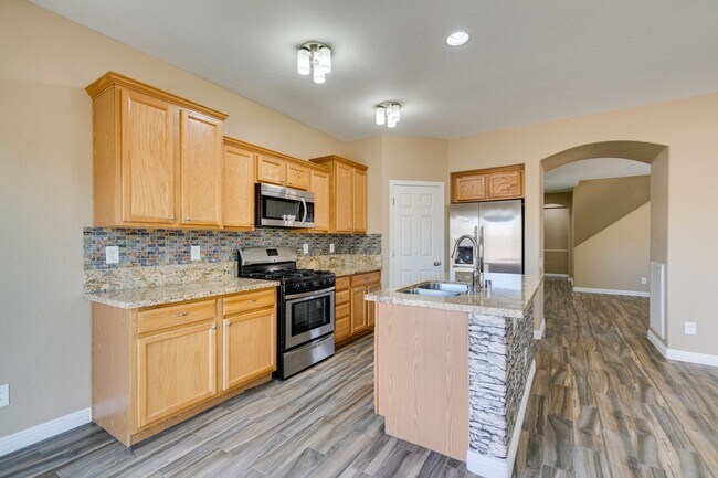Building Photo - GORGEOUS 2 STORY HOME*4 BEDROOMS*TONS OF U...