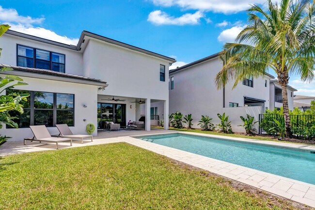 Building Photo - 8239 Oceanus Dr