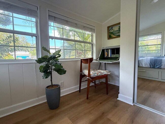 Building Photo - 2 Bedroom 2 Bath Annual Furnished Cottage ...