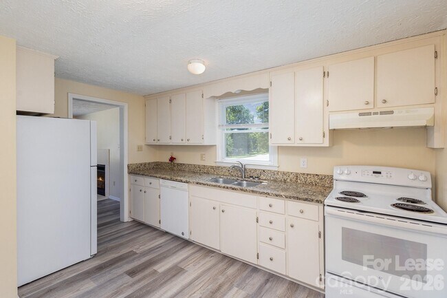 Building Photo - 3131 Vestal Pl