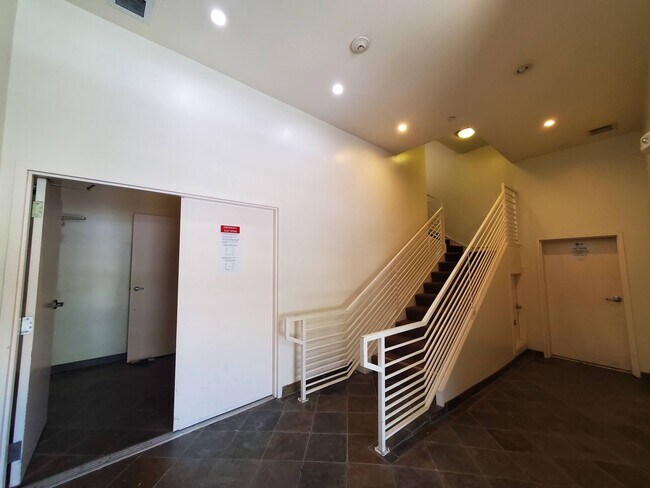 Building Photo - 805 Rutland-