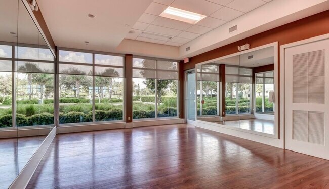 Building Photo - 241 Riverside Dr