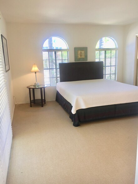 Building Photo - 5932 Soledad Mountain Rd