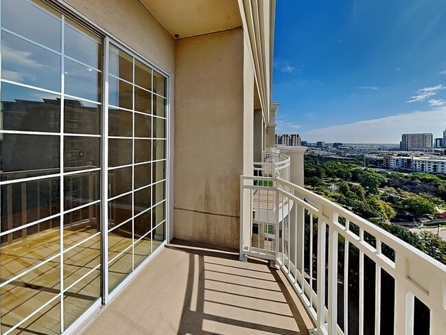 Building Photo - 3225 Turtle Creek Blvd Blvd