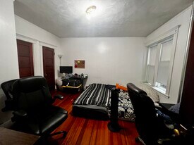 Building Photo - 807 Centre St