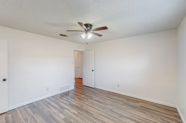 Building Photo - Adorable 1 Story Ready for Move In!  Birdville ISD!