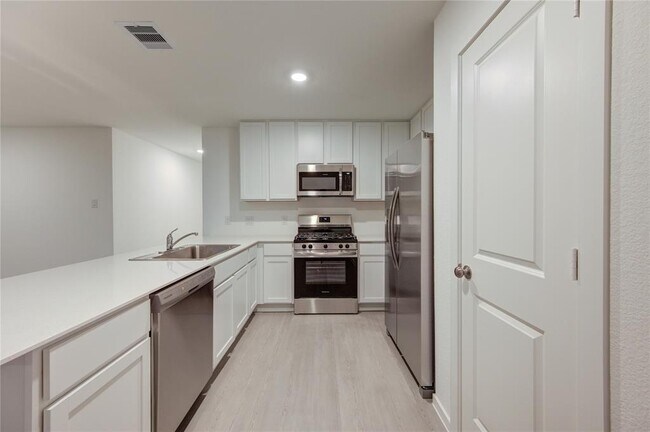 Building Photo - 1610 Birch Wood Dr