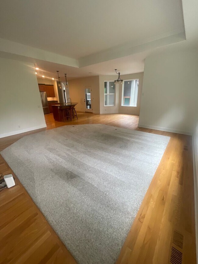 Building Photo - Beautiful 4 Bedroom on 2.5 Acres!