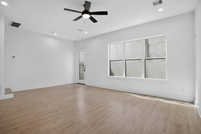 Building Photo - 6425 Highland Pine Ln