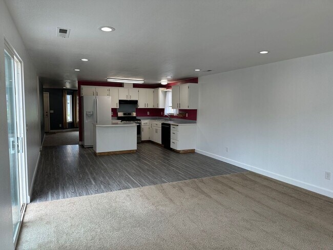 Building Photo - Cozy 3-bedroom rambler in Village Green av...