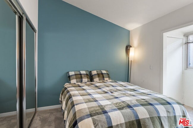 Building Photo - 4637 Park Dr