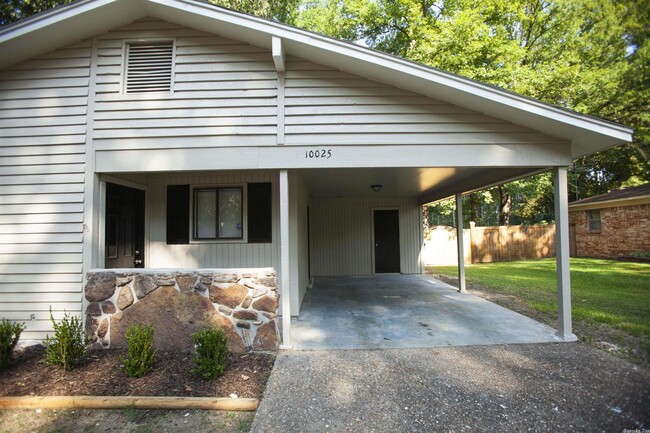 Building Photo - 10025 Whispering Pines Dr