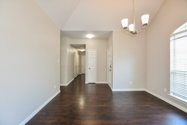 Building Photo - 911 Walters Dr