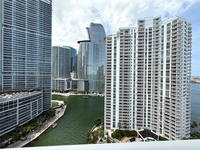 Building Photo - 801 Brickell Key Blvd