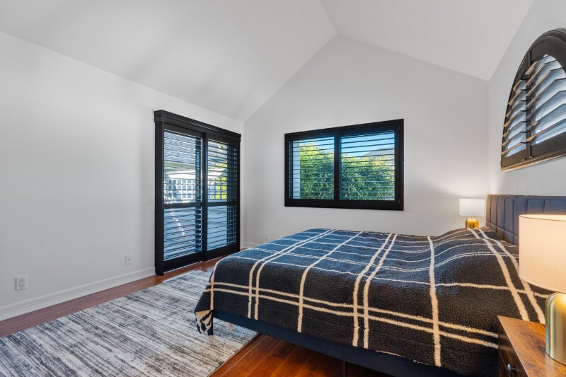 Building Photo - 526 Via De La Valle