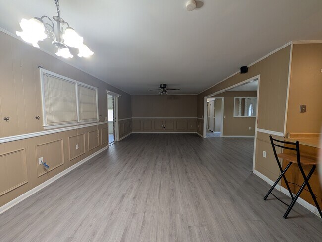 Building Photo - 701 Waters Dr