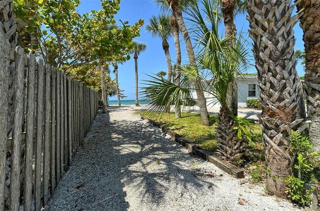 Building Photo - 2800 Casey Key Rd