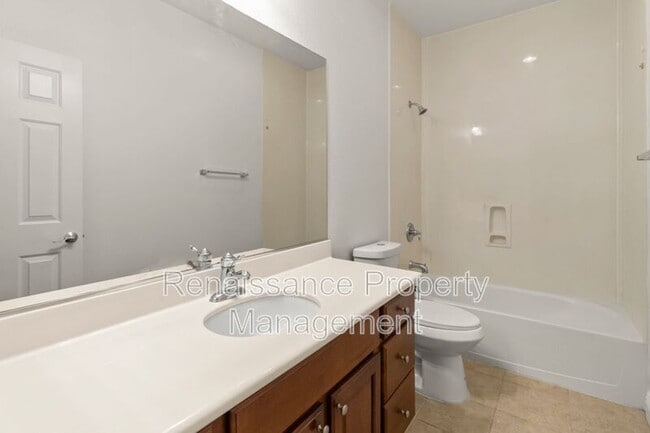 Building Photo - 363 W Viento St