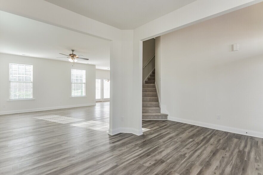 Building Photo - 26 Cordova St