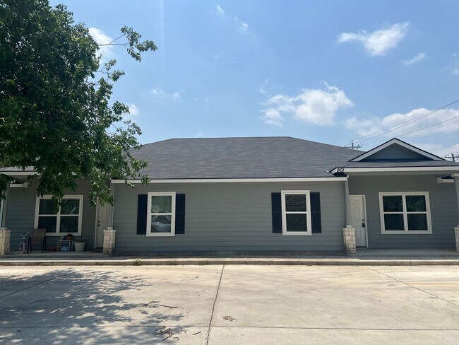 Primary Photo - Luxury 3/2 Duplex in Seguin, Texas