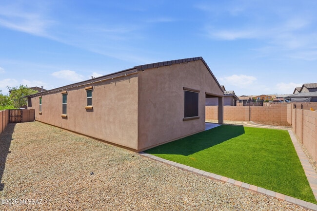 Building Photo - 1016 W Calle Nicoya
