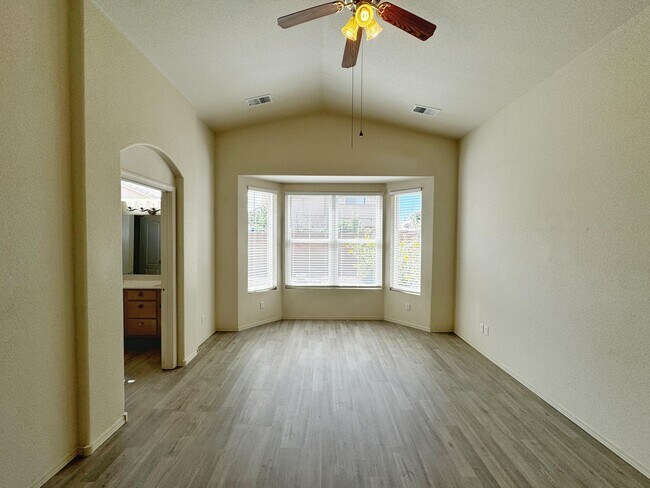 Building Photo - 7152 Elk Creek Rd NE