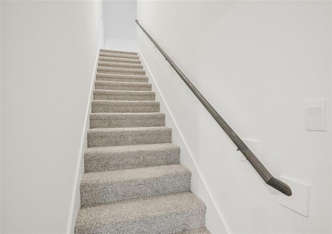 Building Photo - 1055 Llano Trl