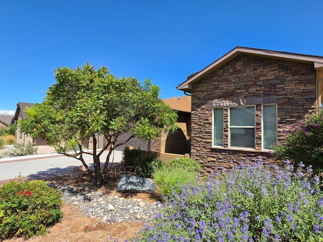 Building Photo - 2096 Two Wood Dr