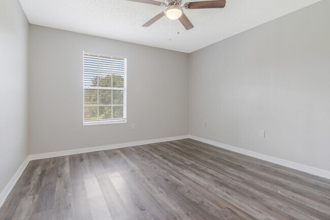Building Photo - 221 Lake Brook Cir