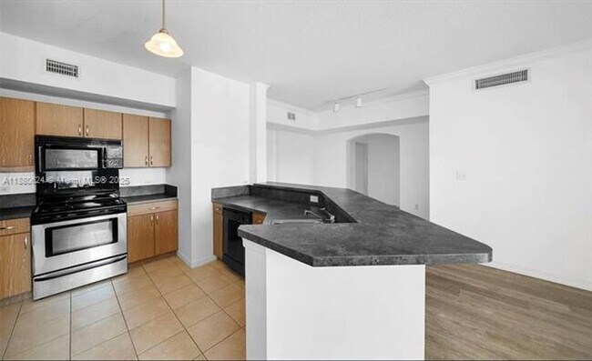 Building Photo - 9172 Collins Ave