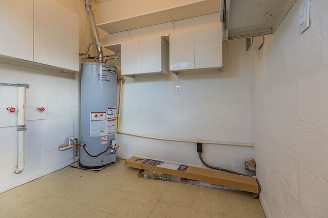 Building Photo - 3 Bedroom 2 Bath Home