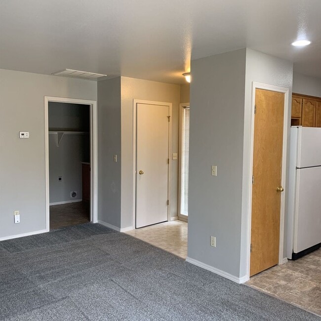 Building Photo - Mitchell Duplex