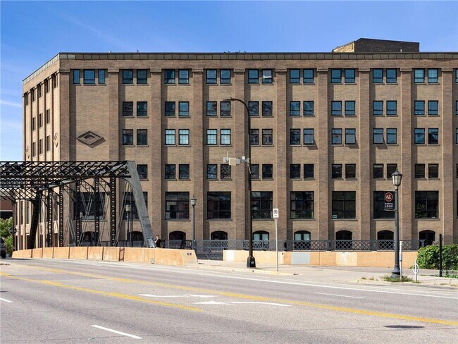 Building Photo - 404 N Washington Ave