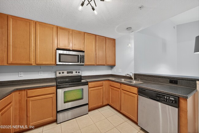 Building Photo - 7067 Deer Lodge Cir