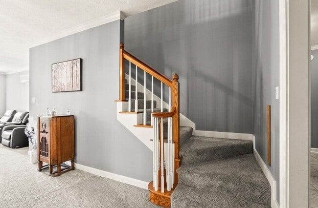 Building Photo - 167 Calais Dr