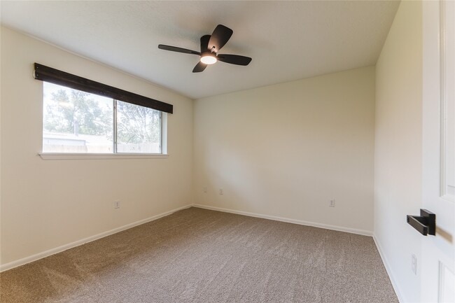 Building Photo - 431 Topsail Way