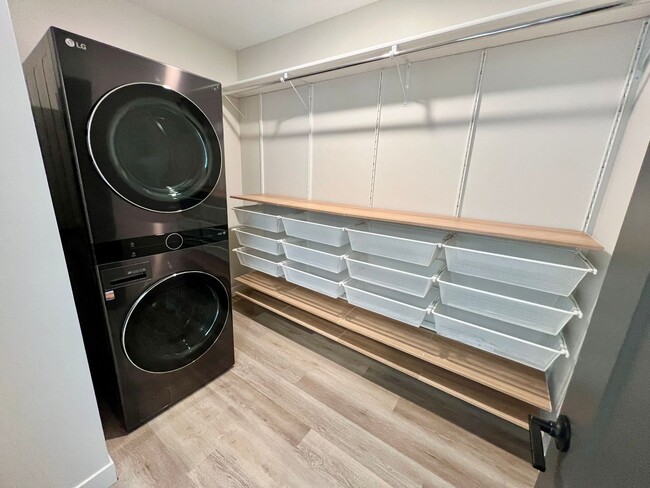 Building Photo - Modern Executive Level Condo near Colbert Hills Golf Course