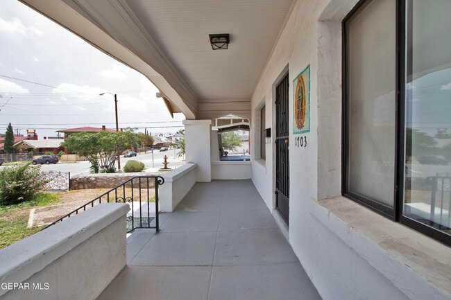 Building Photo - 1703 E Rio Grande Ave