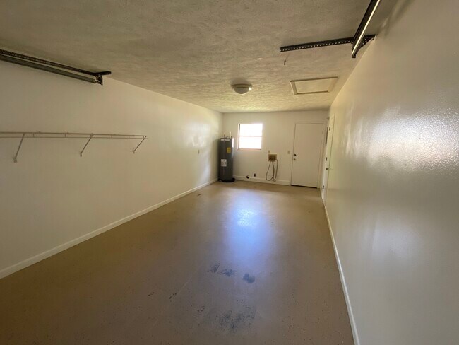 Building Photo - 5 Teak Loop Ln