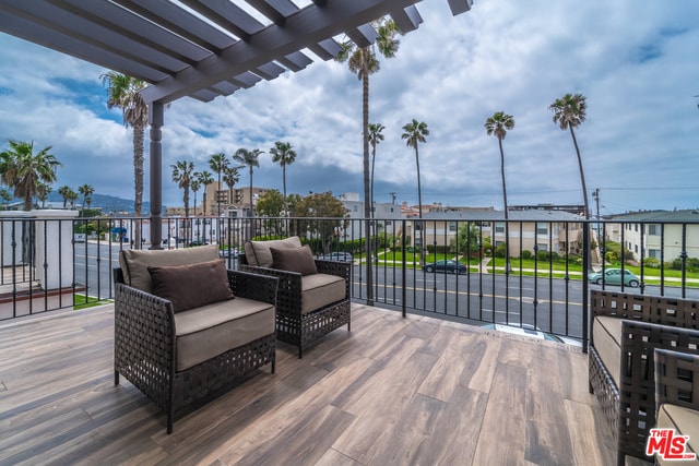 Building Photo - 810 S Catalina Ave