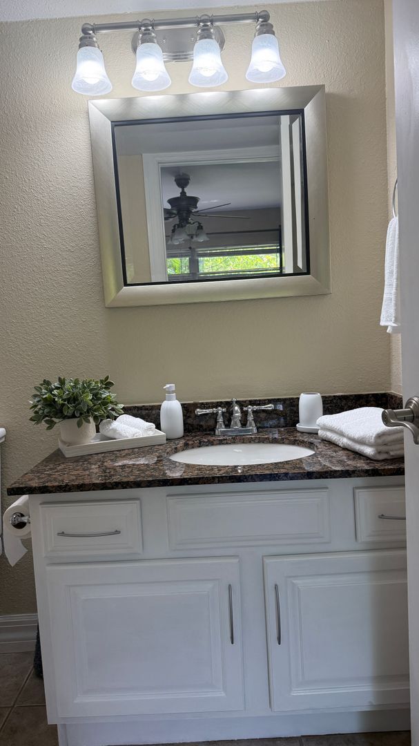 Building Photo - Charming 2/2 Seasonal Rental in Sarasota – Minutes from the Beach! Private Courtyard Included!!