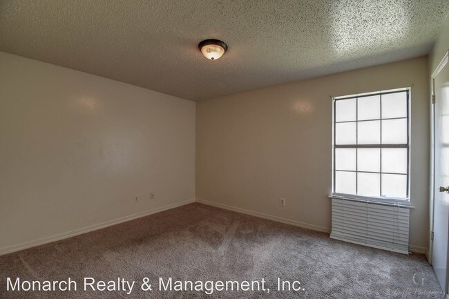 Building Photo - 9406-9408 Ferrara Dr