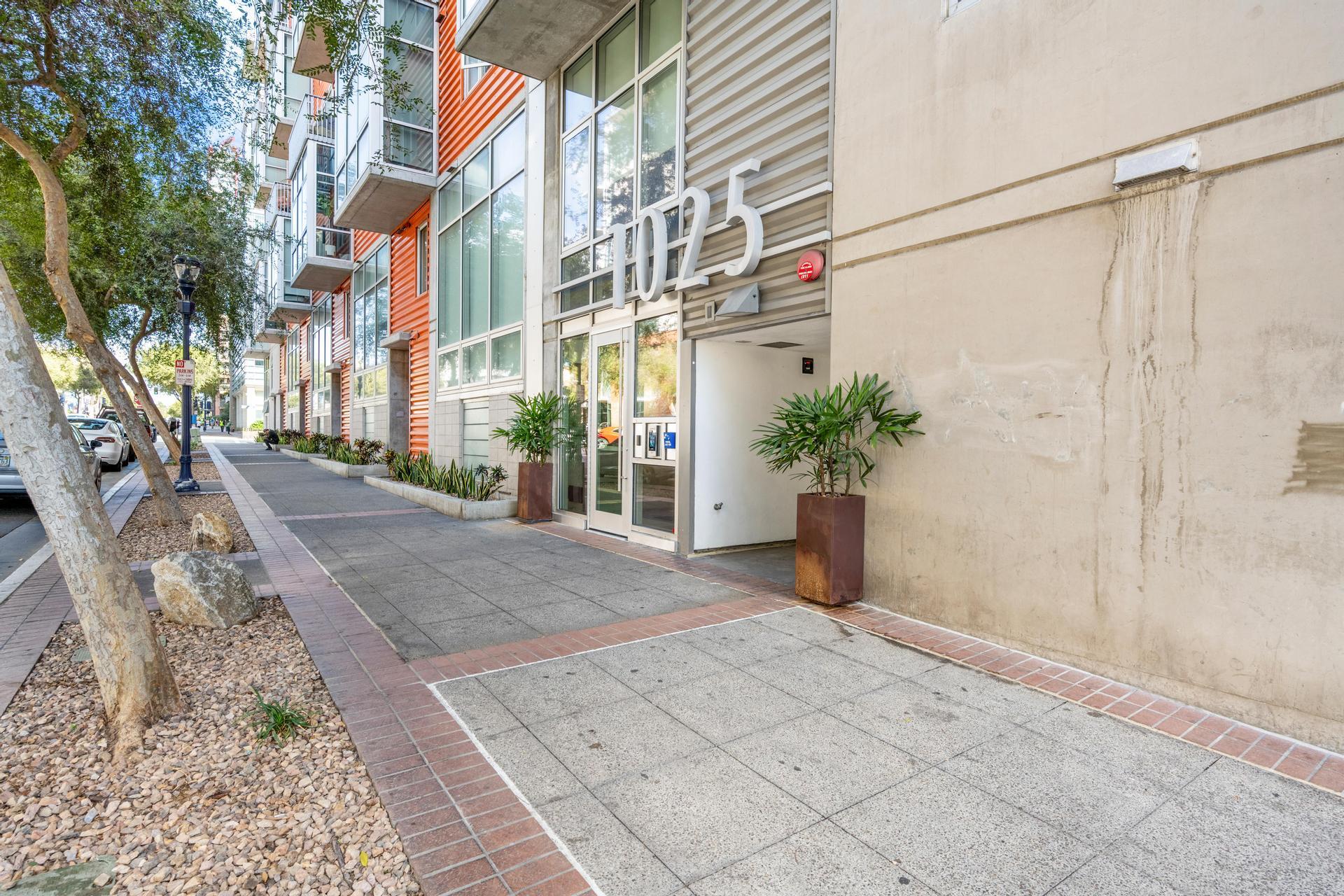 Building Photo - 1025 Island Ave